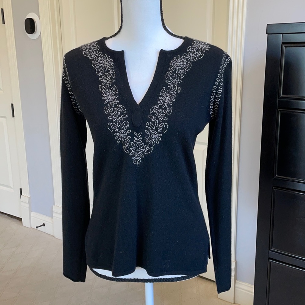 Cashmere Sweater with flower and heart designs